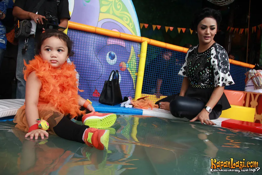 Krisdayanti bersama Amora.