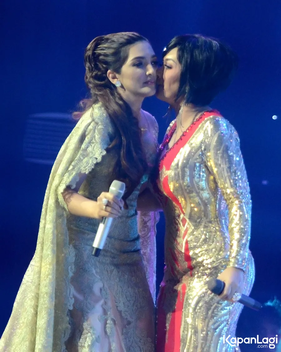 Mesra, saat KD cium pipi Ashanty/©KapanLagi.com®/Bambang E Ros