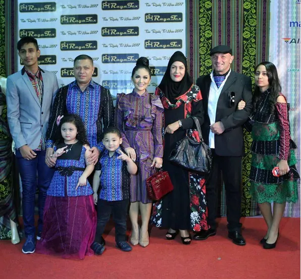 Krisdayanti terlihat akrab dengan mantan istri Raul Lemos © Instagram.com/raullemos06