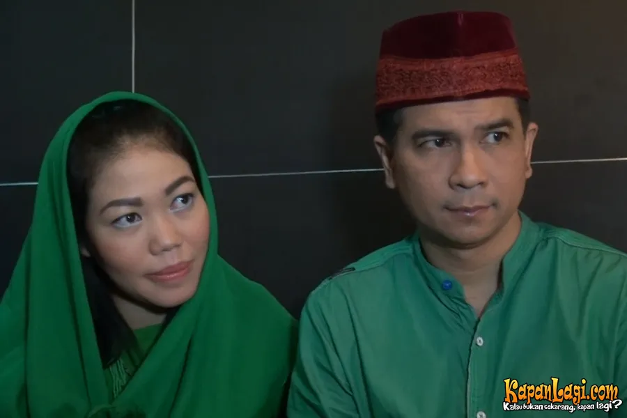 Khrisna Mukti dan Devi tetap saling mencintai meski terpaut usia 20 tahun.