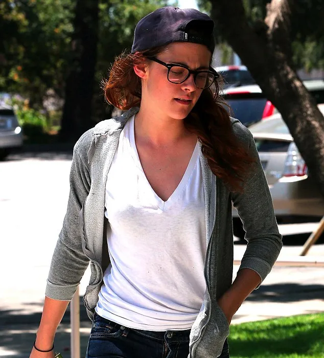 Kristen Stewart @ dailymail.co.uk
