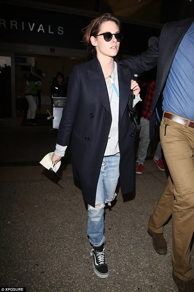 Kristen tetap cantik tanpa make up ©dailymail/exposure
