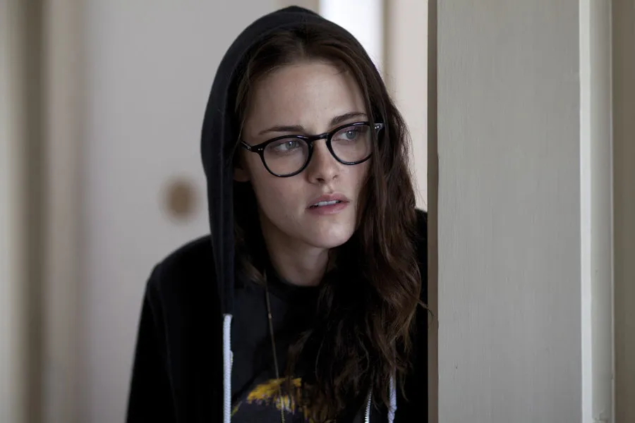 Penampilan Kristen di CLOUD OF SILS MARIA yang menuai banyak pujian © IFC Films
