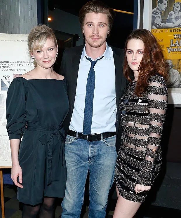 Kristen Stewart bersama bintang lainnya @ thesun.co.uk