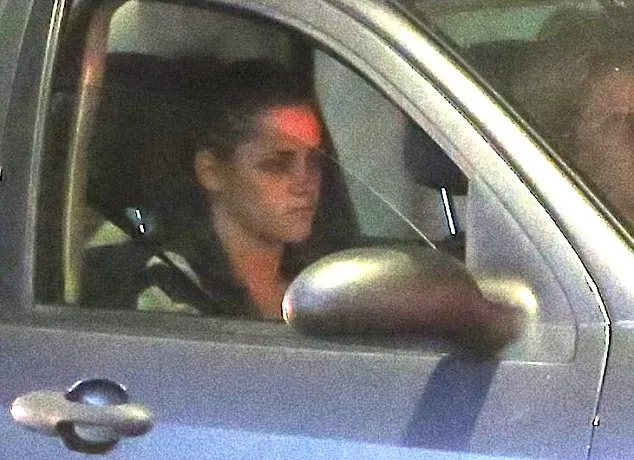 Kristen Stewart murung @ dailymail.co.uk