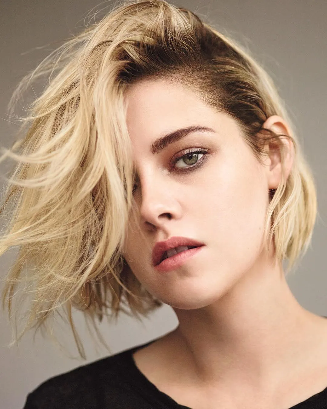 Kristen mengaku jijik tentang masa lalunya dengan Pattinson © instagram.com/tmagazine