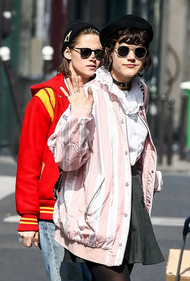 SoKo sapa paparazzi © FameFlynet