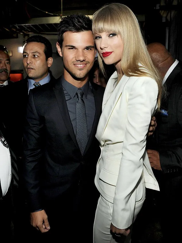 Taylor Lautner dan Taylor Swift @ dailymail.co.uk