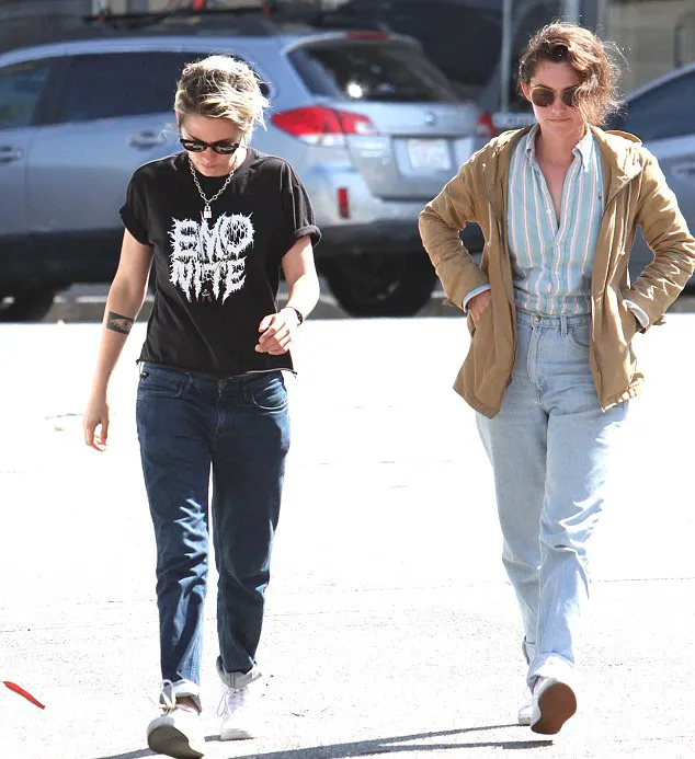 Siapa sih wanita misterius ini? © dailymail.co.uk