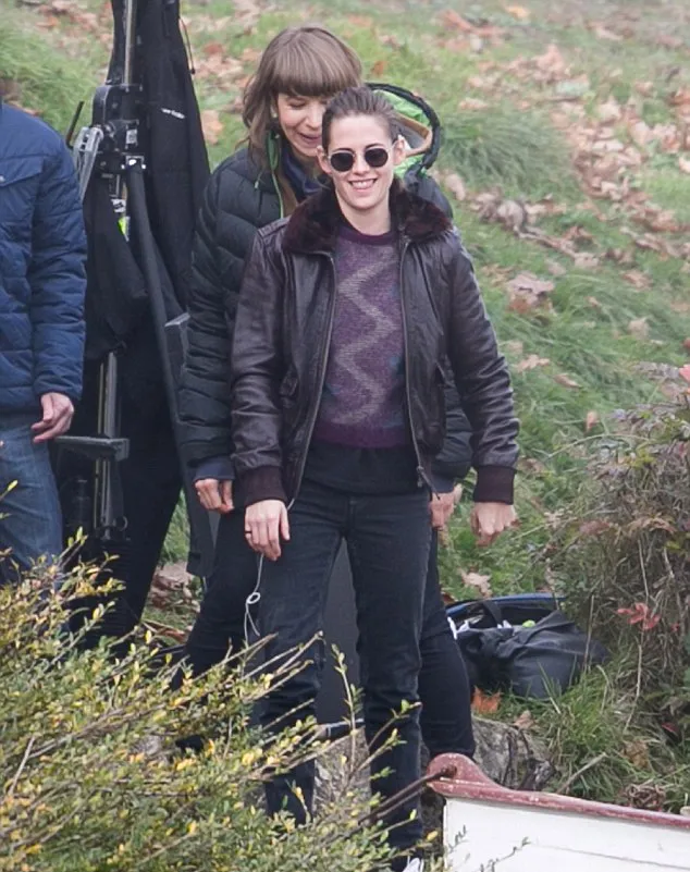 Kristen pamer senyum langkanya, makin cantik! © dailymail.co.uk