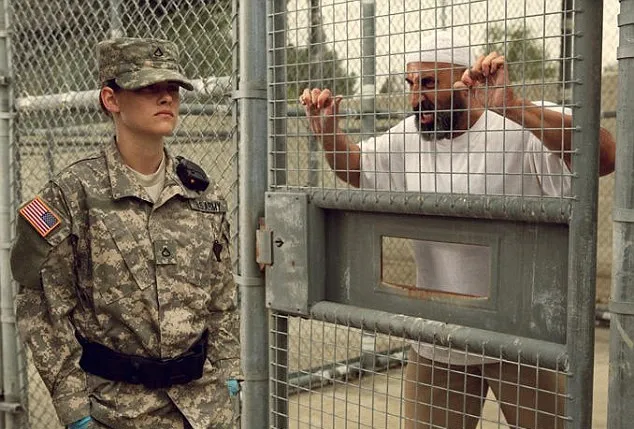 Kristen Stewart sebagai tentara AS @ dailymail.co.uk