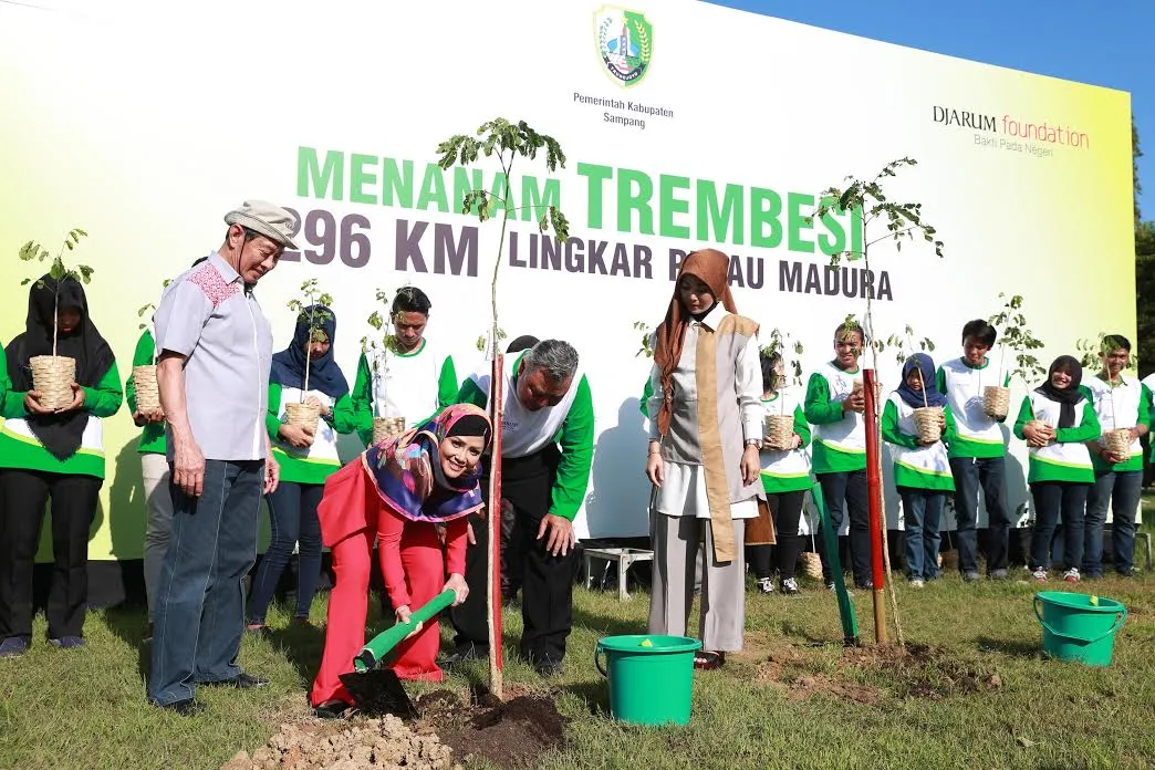 Kristina mengisi waktunya dengan kegiatan sosial seperti menanam pohon bersama Djarum Foundation © KapanLagi.com/Muhammad Akrom Sukarya
