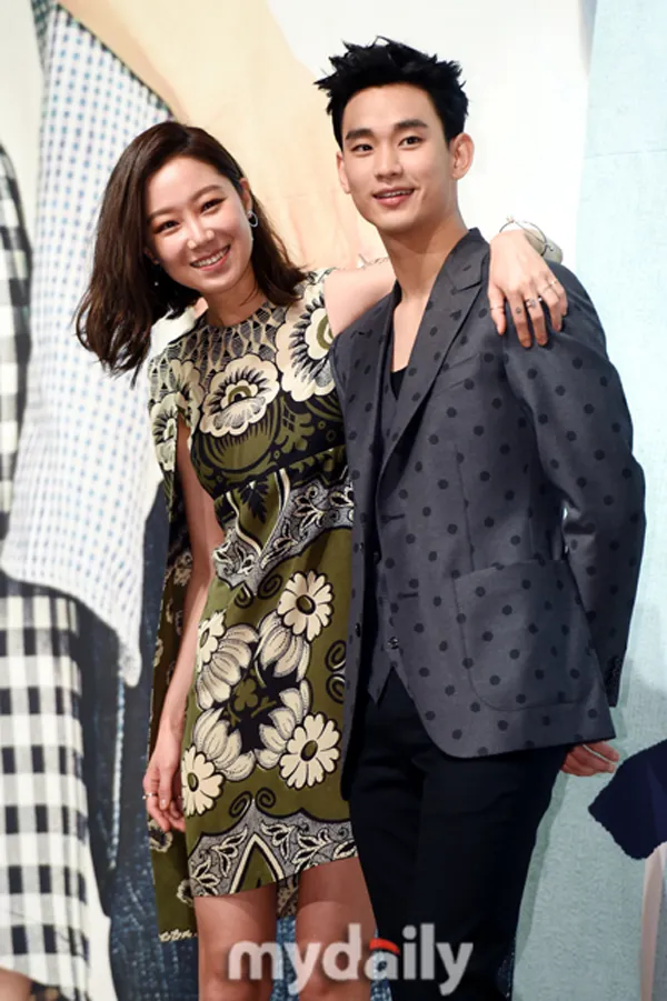 Kim Soo Hyun dan Gong Hyo Jin yang sementara merajai voting seleb terpopuler di Grand Bell Awards. ©MyDaily.com