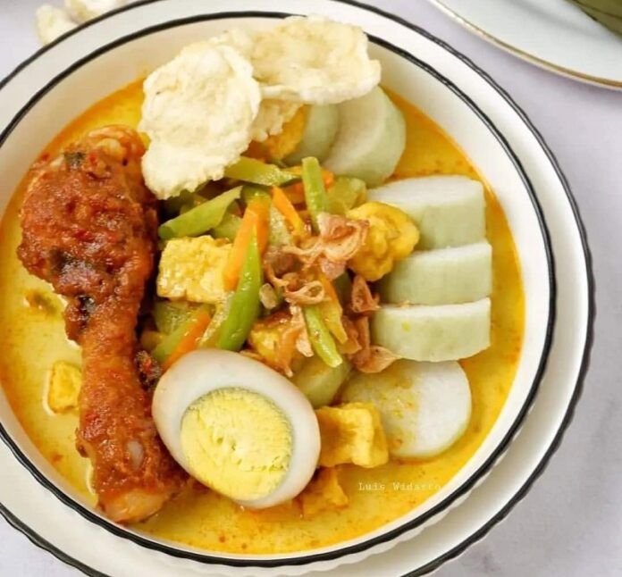 Without Lime, Padang Lontong Kacau Remains Dense and Delicious with ...