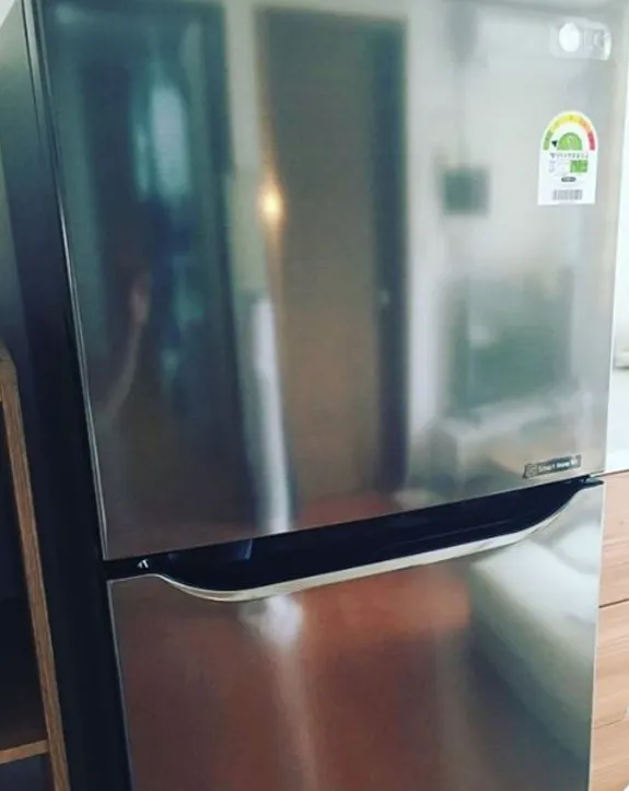 Kulkas yang dikirim Song Joong Ki  © instagram.com/samuliesword