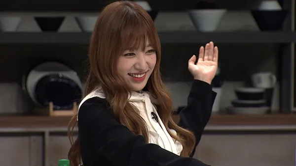 Hani EXID ketahuan menyimpan makanan kadaluarsa di kulkas. © jBTC