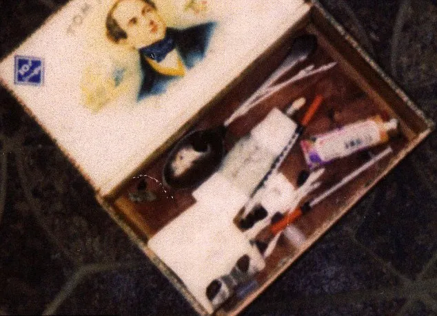 TKP kematian Kurt Cobain @ dailymail.co.uk