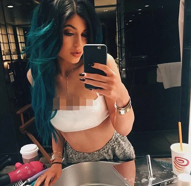 Pose seksi Kylie Jenner, bikin resah. @instagram.com/kyliejenner