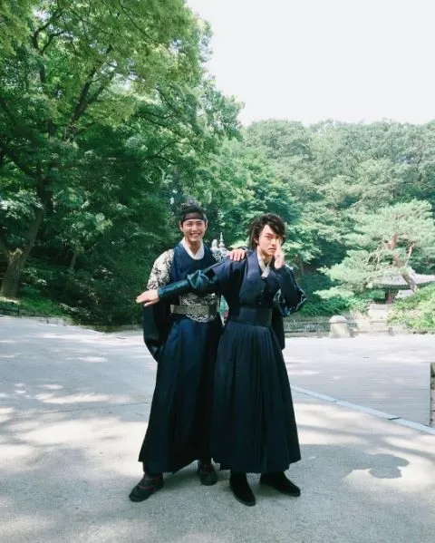 Sama-sama bermain dalam Moonlight Drawn by Clouds, Kwak Dong Young membongkar apa kekurangan Park Bo Gum. ©kpopherald.com