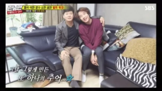 Ayah Jeon So Min minta foto bareng Lee Kwang Soo. 孟oompi.com
