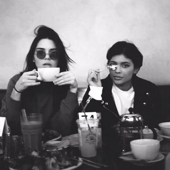 Meski sama-sama sibuk, Kendall dan Kylie Jenner selalu sempatkan waktu untuk bertemu. /©instagram.com/kyliejenner