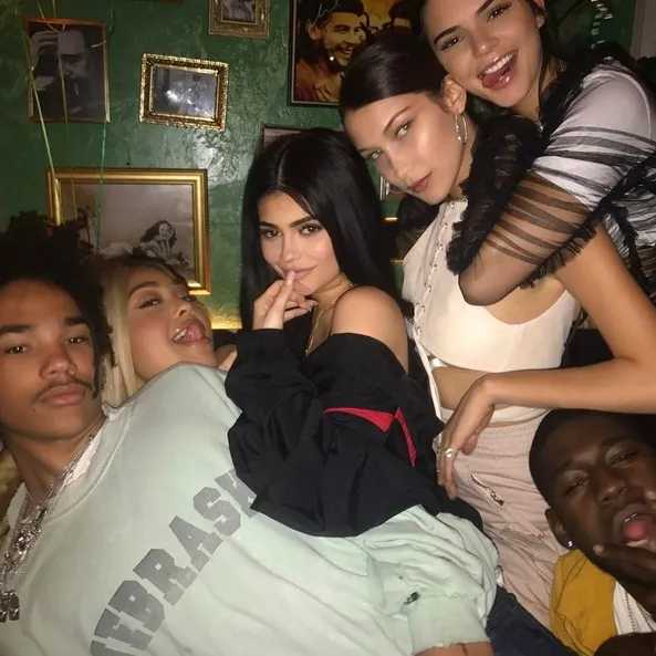 Canda tawa dan senyuman bahagia saat Kendall dan Kylie Jenner habiskan waktu bersama. /©instagram.com/kyliejenner