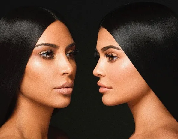 Memukau! Kylie Jenner dan Kim Kardashian berpose bersama untuk promosi kolaborasi mereka. /©instagram.com/kyliejenner