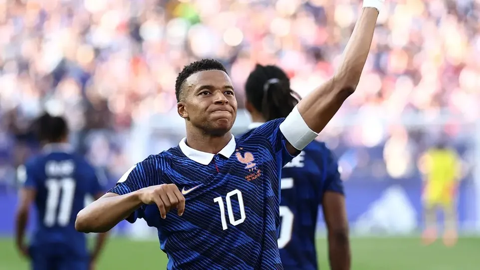 Striker Prancis Kylian Mbappe merayakan gol ke gawang Paraguay di babak 16 besar Piala Dunia 2026 (AFP) 