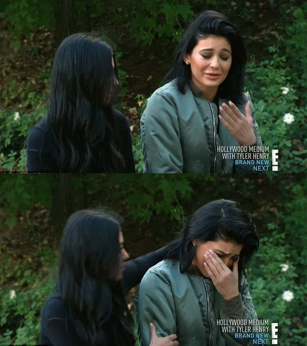 Kylie Jenner yang menangis gara-gara putus dengan Tyga. ©E! Network via dailymail.co.kr