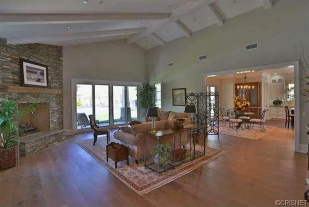 Interior properti yang baru dibeli Kylie Jenner via US Weekly
