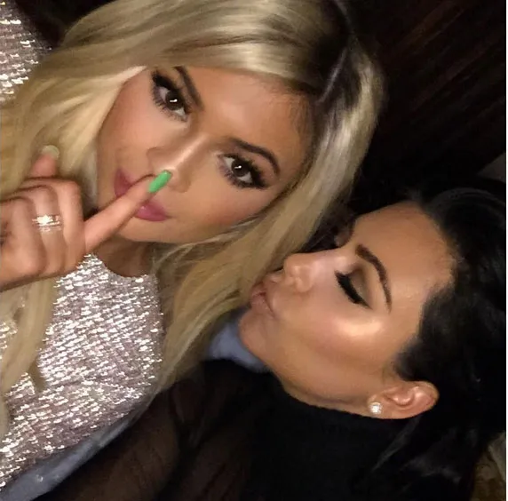 Kim Kardashian dan Kylie Jenner bakala hiasi majalah Playboy?  Instagram/Kim Kardashian