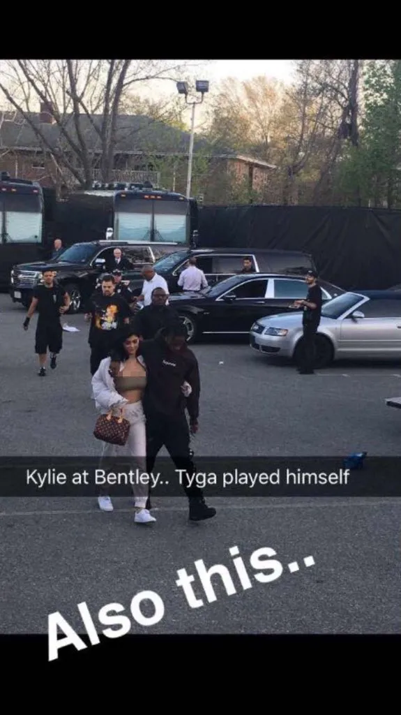 Inikah bukti kalau Kylie dan Travis benar-benar pacaran? © twitter.com/OnlyInBOS