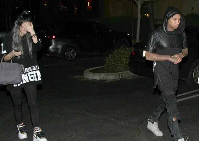 Karena ketahuan, Kylie dan Tyga saling jaga jarak ©splashnews.com