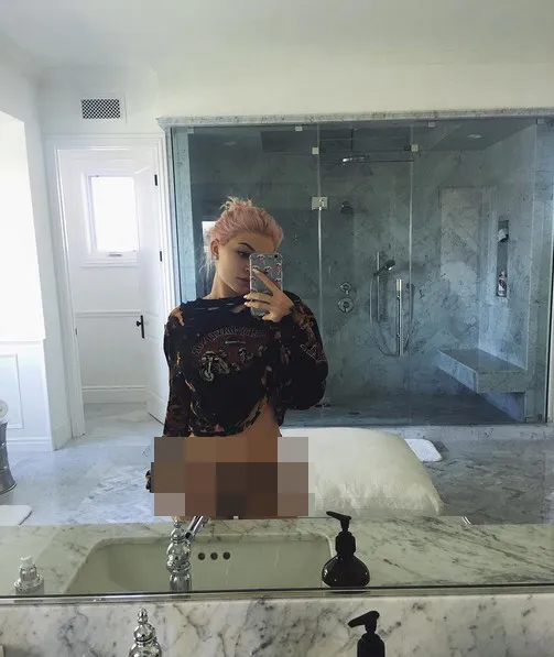 Selfie seksi Kylie yang bikin heboh © instagram.com/kyliejenner