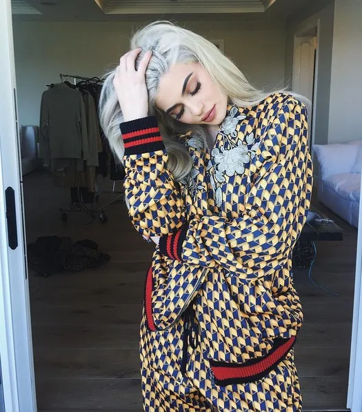 Kylie memang doyan mengubah gaya rambutnya © instagram.com/kyliejenner