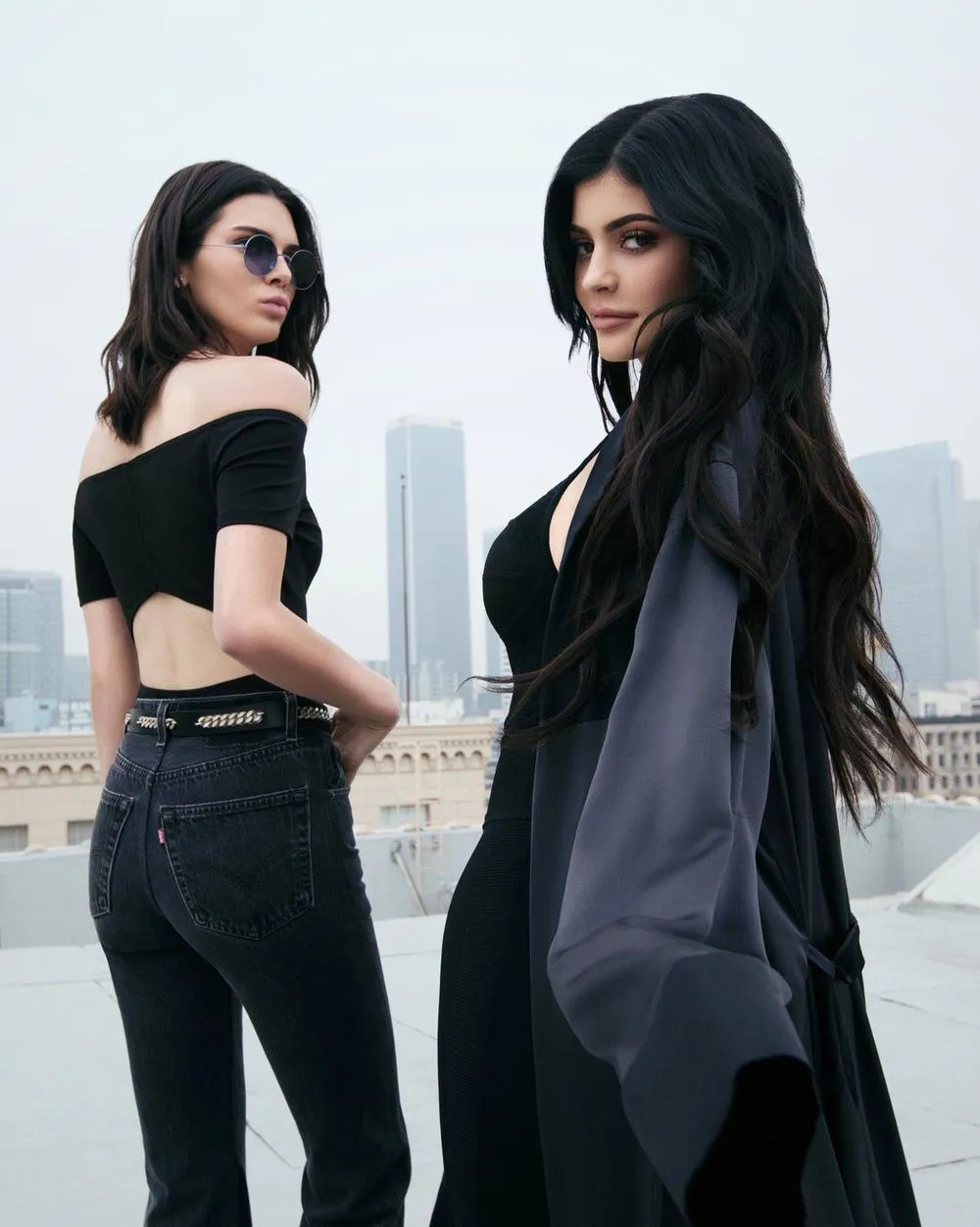 Kendall dan Kylie sukses dengan bisnis fashionnya © KENDALL + KYLIE