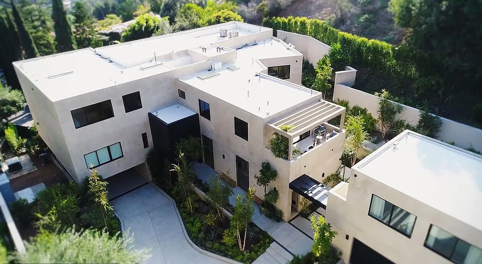 Inilah rumah baru Kylie dan Travis © Coldwell Banker/TNI PRESS LTD via dailymail.co.uk