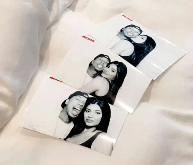 Kylie cium mesra Tyga © Kylie's Snapchat