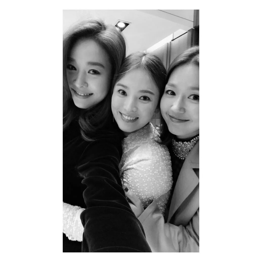 Foto Song Hye Kyo bersama sahabatnya sejak SMA Š instagram.com/kyo1122