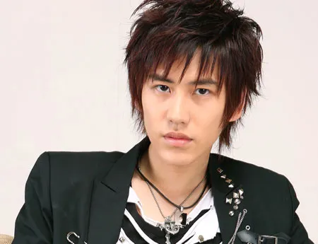Kyuhyun ketika awal debut bersama Suju untuk single U © SM Ent