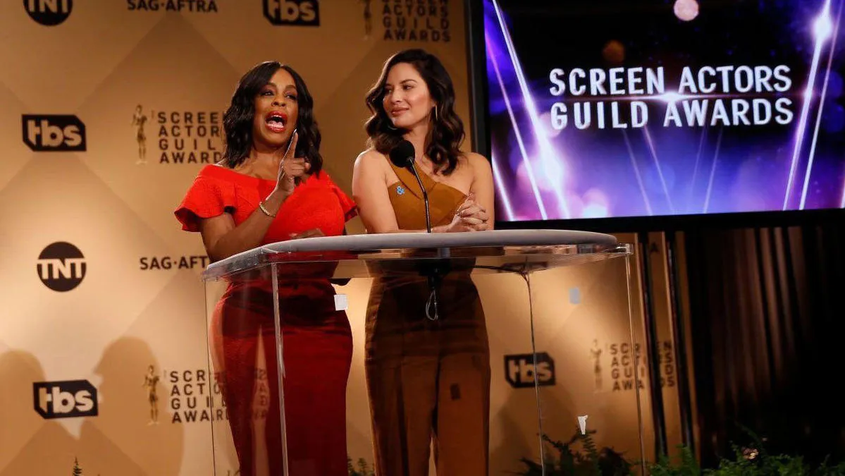 Niecy Nash dan Olivia Munn © latimes