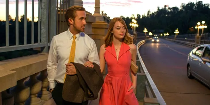 Sinematografi yang apik dan akting yang menawan membuat LA LA LAND masuk dalam 14 nominasi Academy Awards ke-89 © indiewire.com