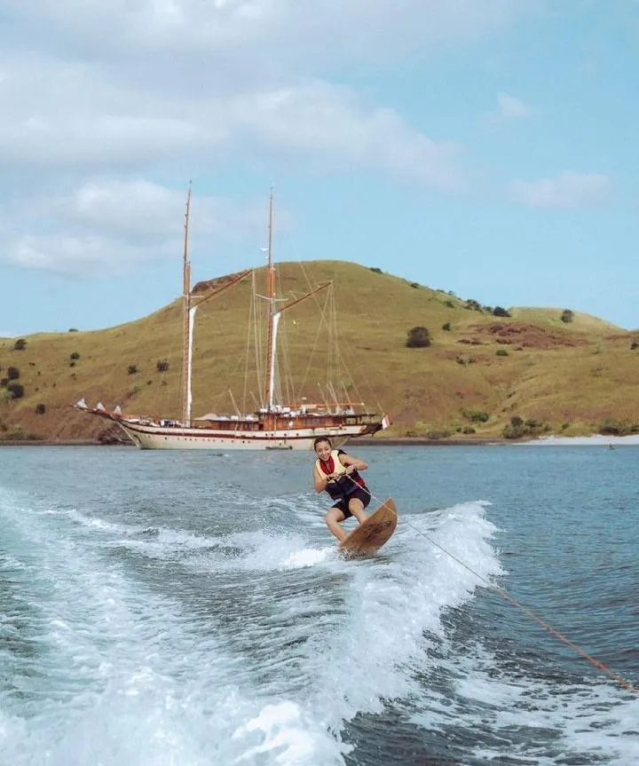 Potret Travelling Nikita Willy ke Labuan Bajo, Komodo, Manggarai Barat, NTT / Credit Foto: instagram.com/nikitawillyofficial94