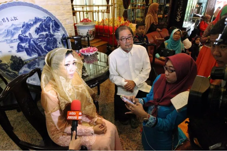Keduanya bertemu 12 tahun karena berkuliah di kampus yang sama © World Of Buzz