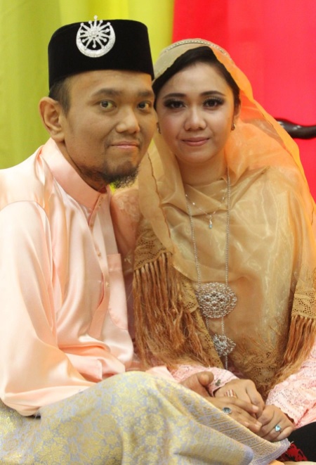 Andrea, wanita mualaf yang menikahi seorang pria pasien kanker stadium 4 © World of Buzz