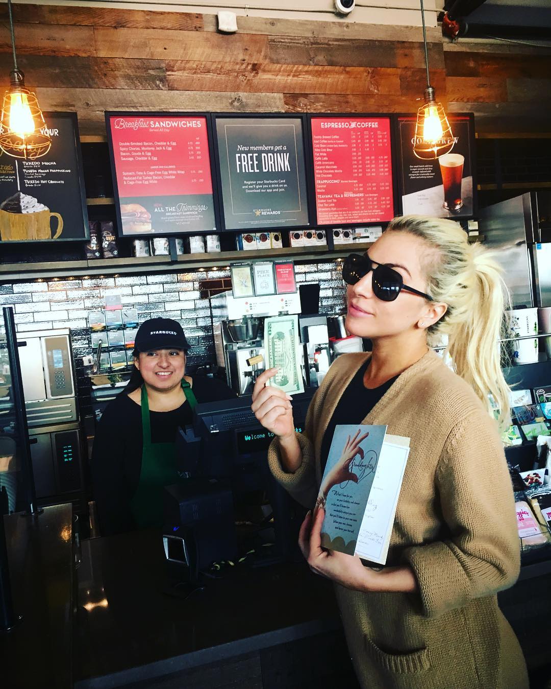 © instagram.com/ladygaga