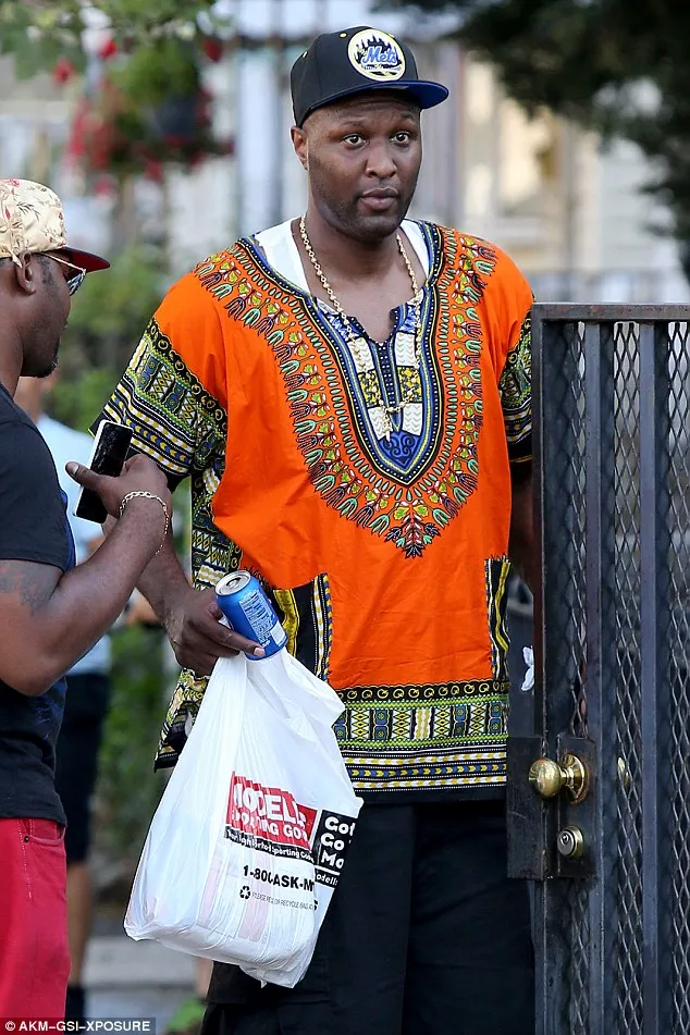 Lamar Odom ketika tertangkap kamera sedang "berantakan". (Daily Mail)