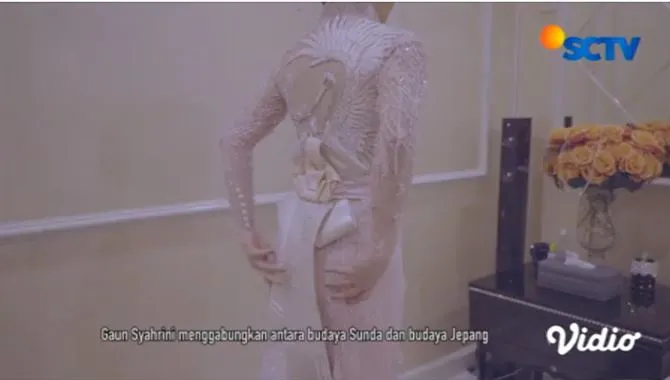 Baju yang dikenakan Syahrini saat lamaran (credit: vidio.com)