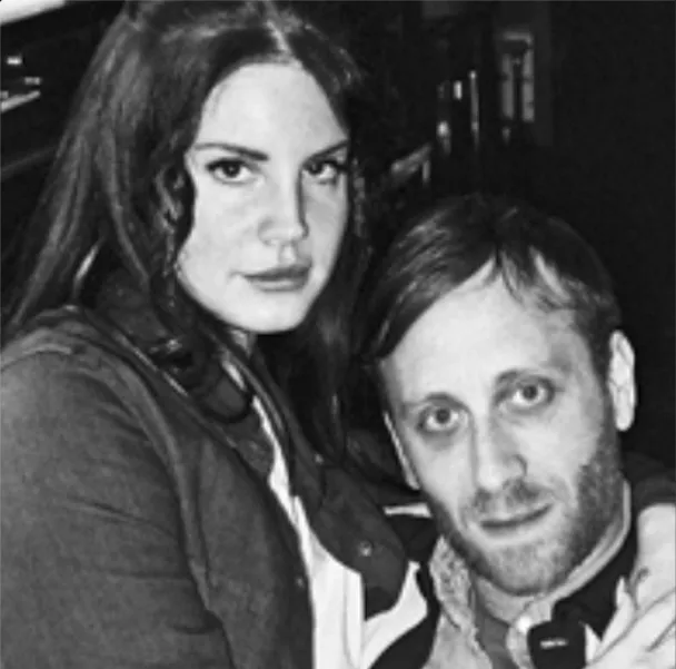 Dan Auberbach dan Lana Del Rey jadi rekan kerja setelah pertemuan mereka di klub malam ©contactmusic