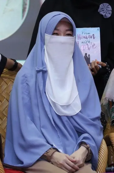 Larissa mengajak keluarganya lewat tindakan © KapanLagi.com®/Abbas Adi Nugroho
